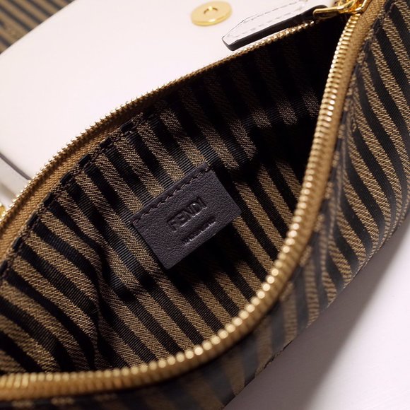 💎✨AUTHENTIC✨💎Fendi bag - Picture 3 of 9